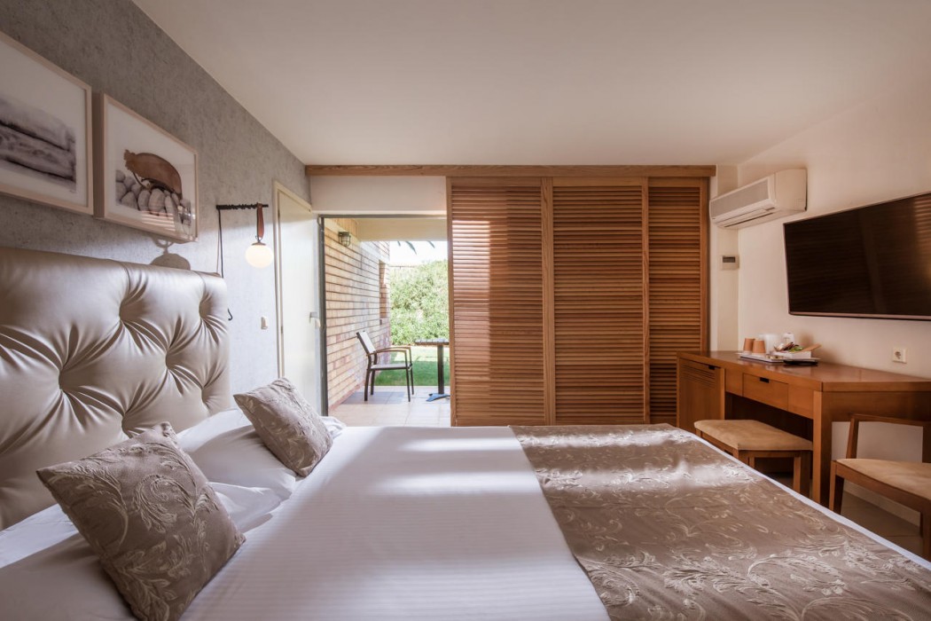 Bella Beach Hotel 12/70