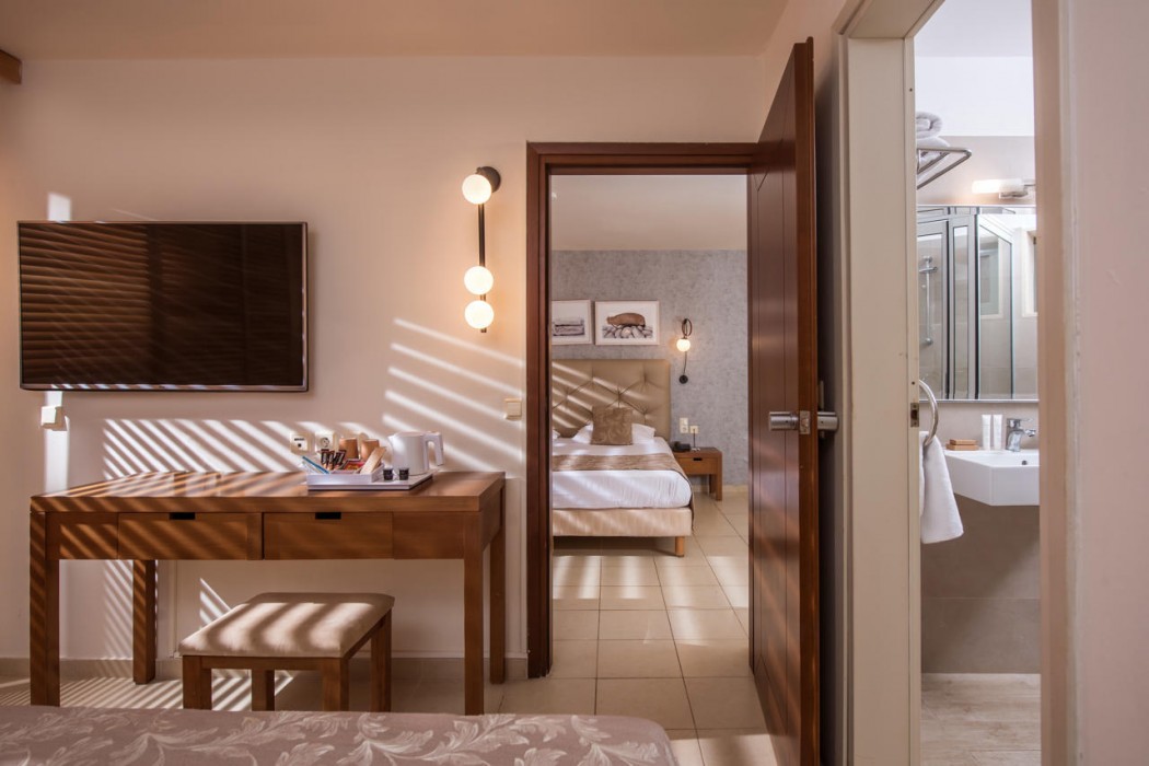 Bella Beach Hotel 10/70