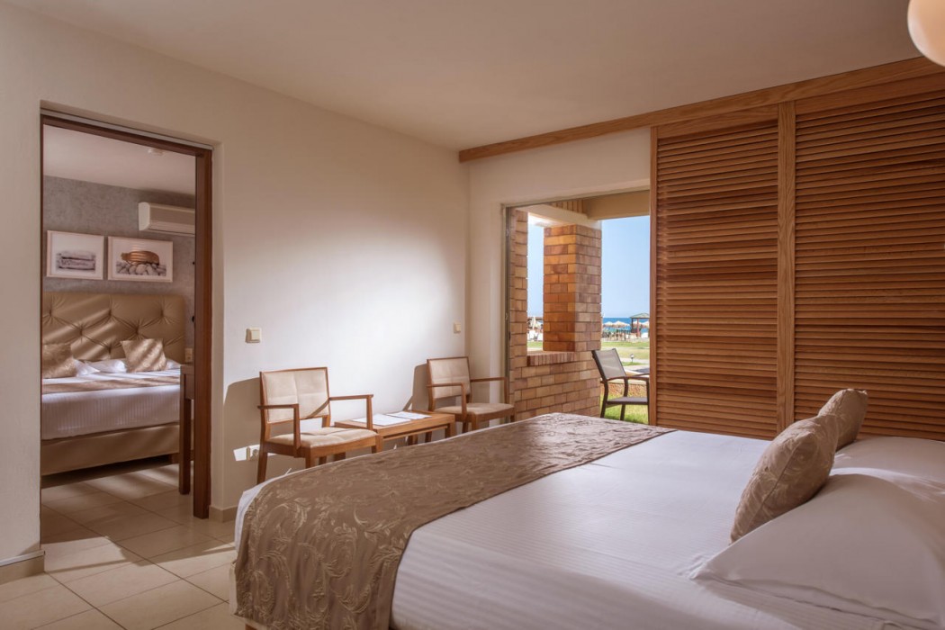 Bella Beach Hotel 11/70