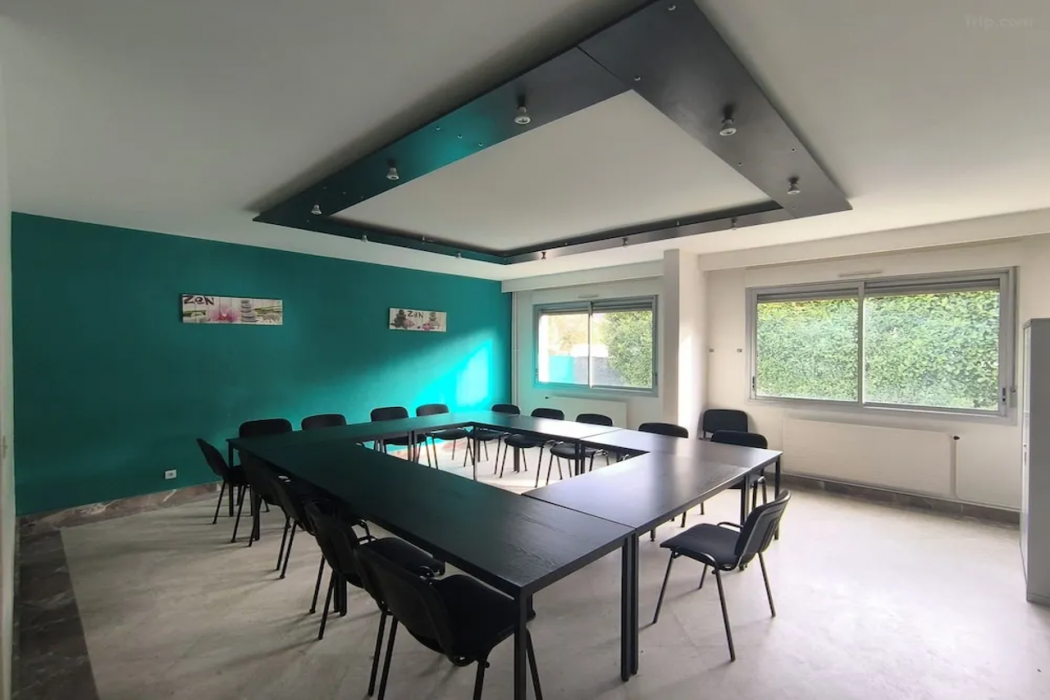 Adonis Lyon Est Hotel Artys 22/40