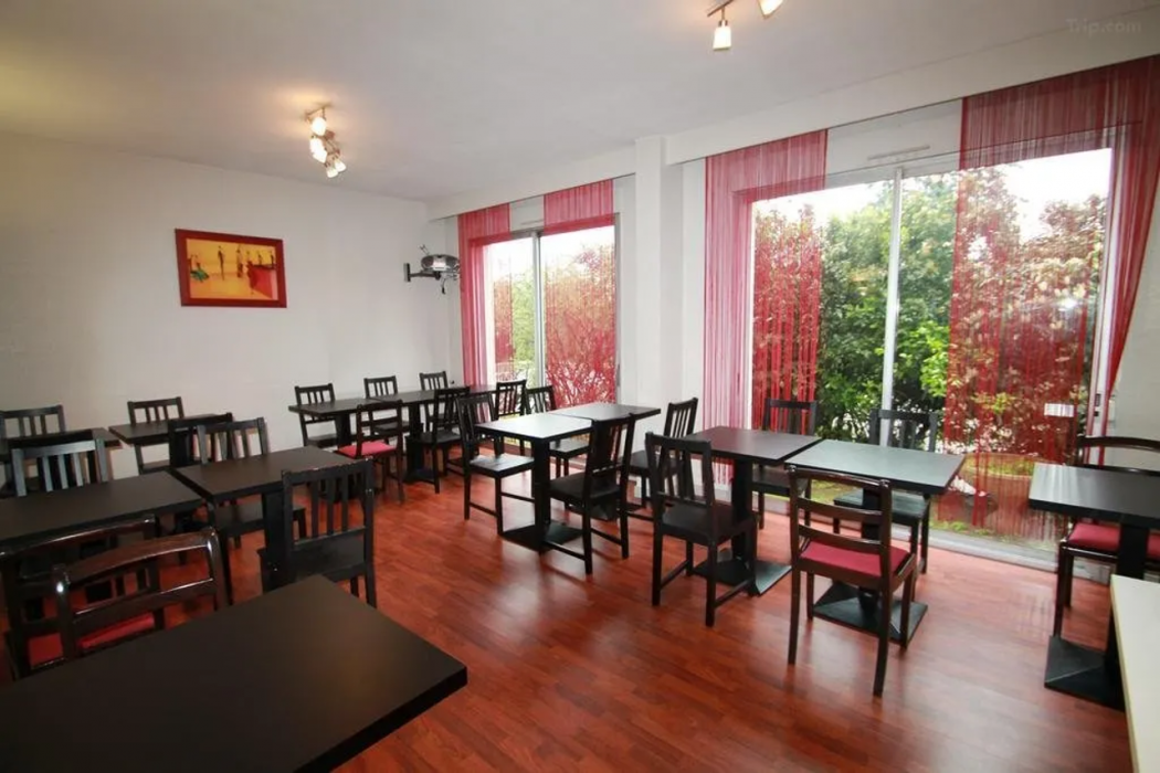 Adonis Lyon Est Hotel Artys 29/40