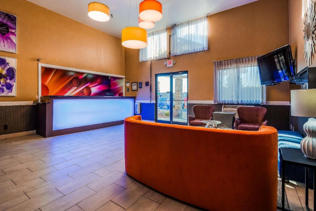 Spark by Hilton Eden Prairie 4/23