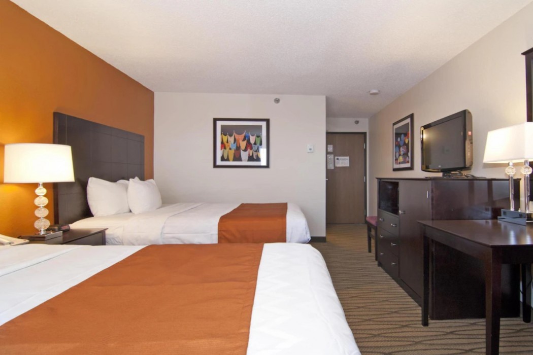 Spark by Hilton Eden Prairie 6/23