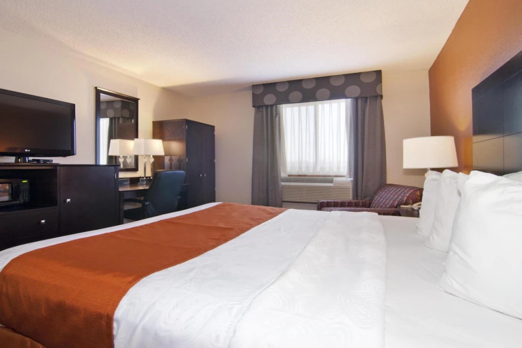 Spark by Hilton Eden Prairie 7/23