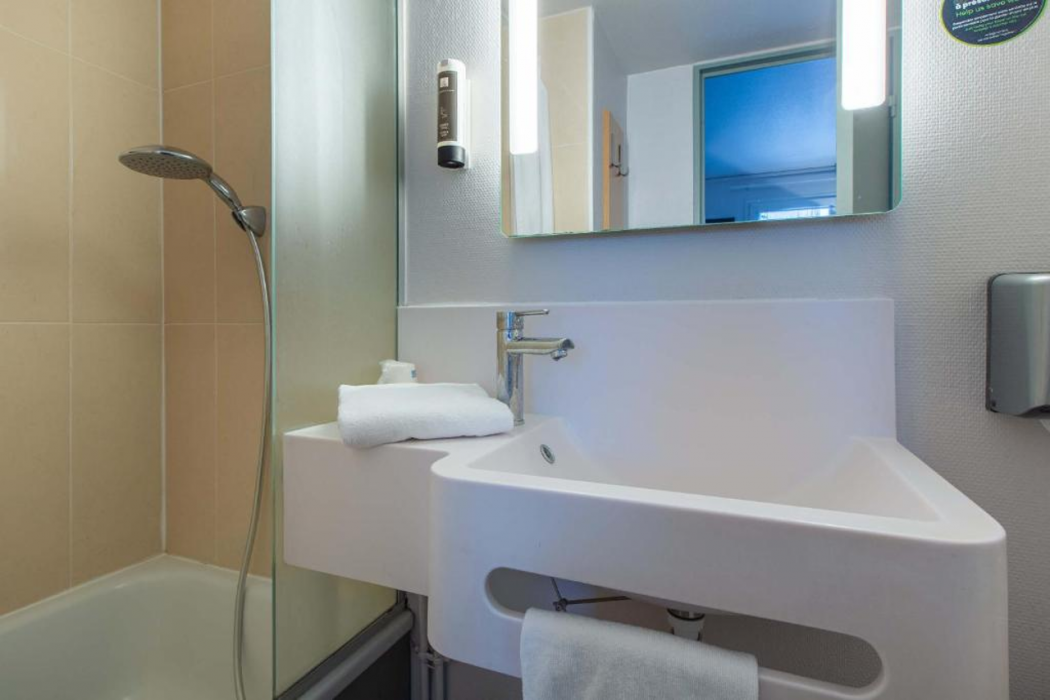 B&B Hotel Chateauroux Aeroport 8/28