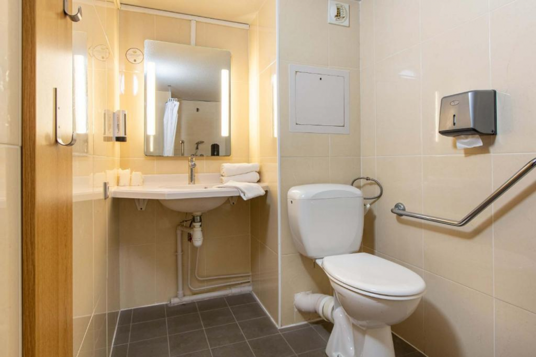B&B Hotel Chateauroux Aeroport 11/28