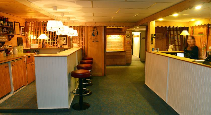 Lobby at Cit Hotel Le Montreal, CHALONS-EN-CHAMPAGNE
