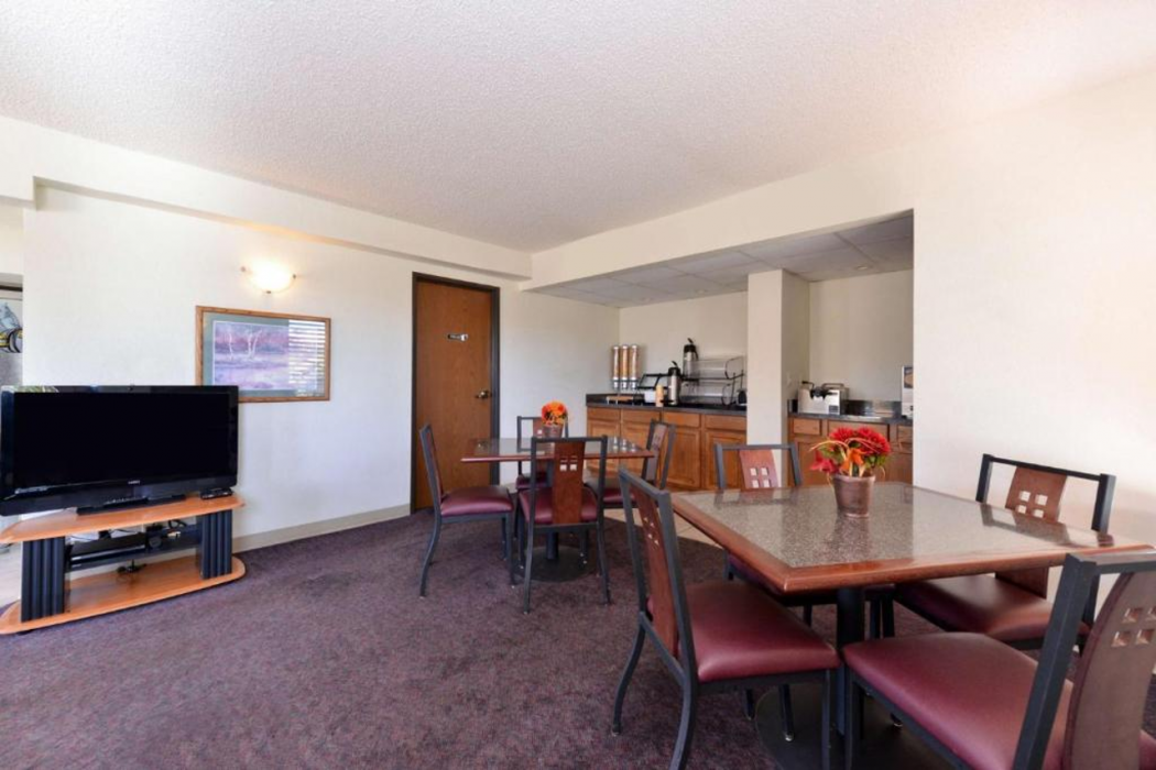 Executive Plus Inn and Suites 12/20
