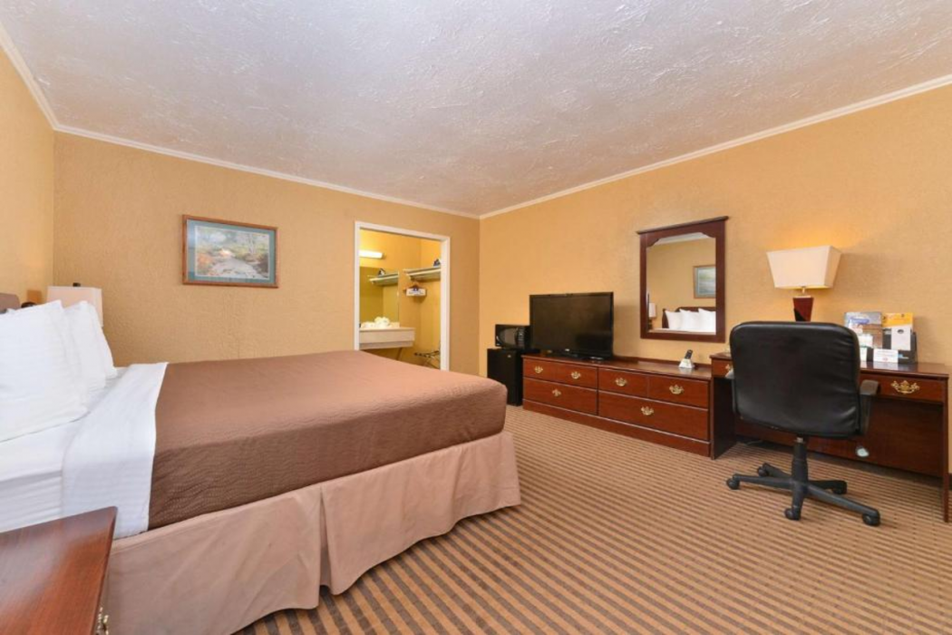 Executive Plus Inn and Suites 8/20