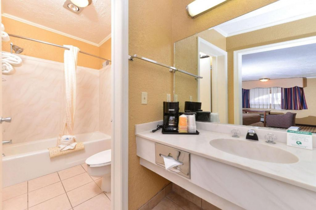Executive Plus Inn and Suites 10/20