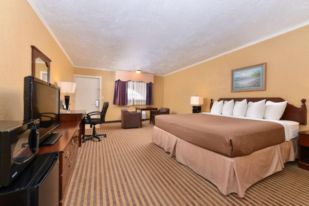 Executive Plus Inn and Suites 4/20