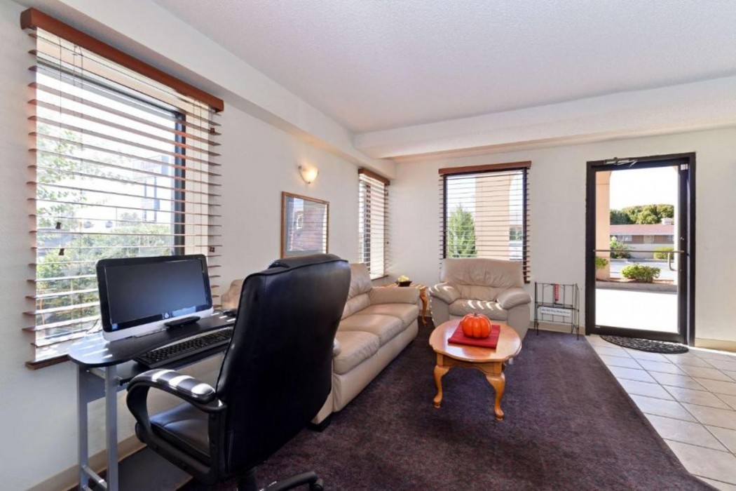Executive Plus Inn and Suites 13/20