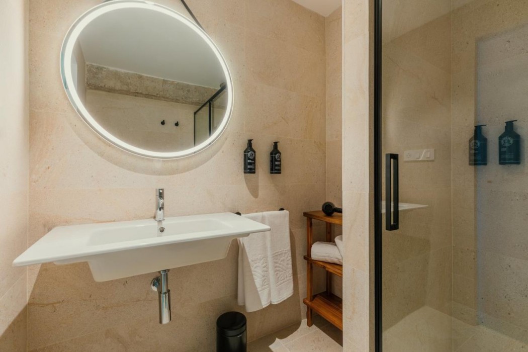Paya Suites 13/26