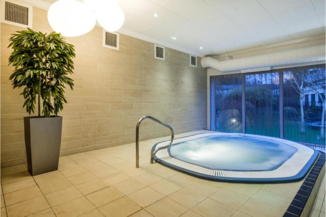 Elite Venue Selection Felbridge - Gatwick 36/75