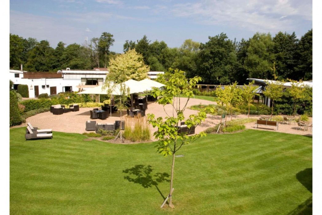 Elite Venue Selection Felbridge - Gatwick 5/75