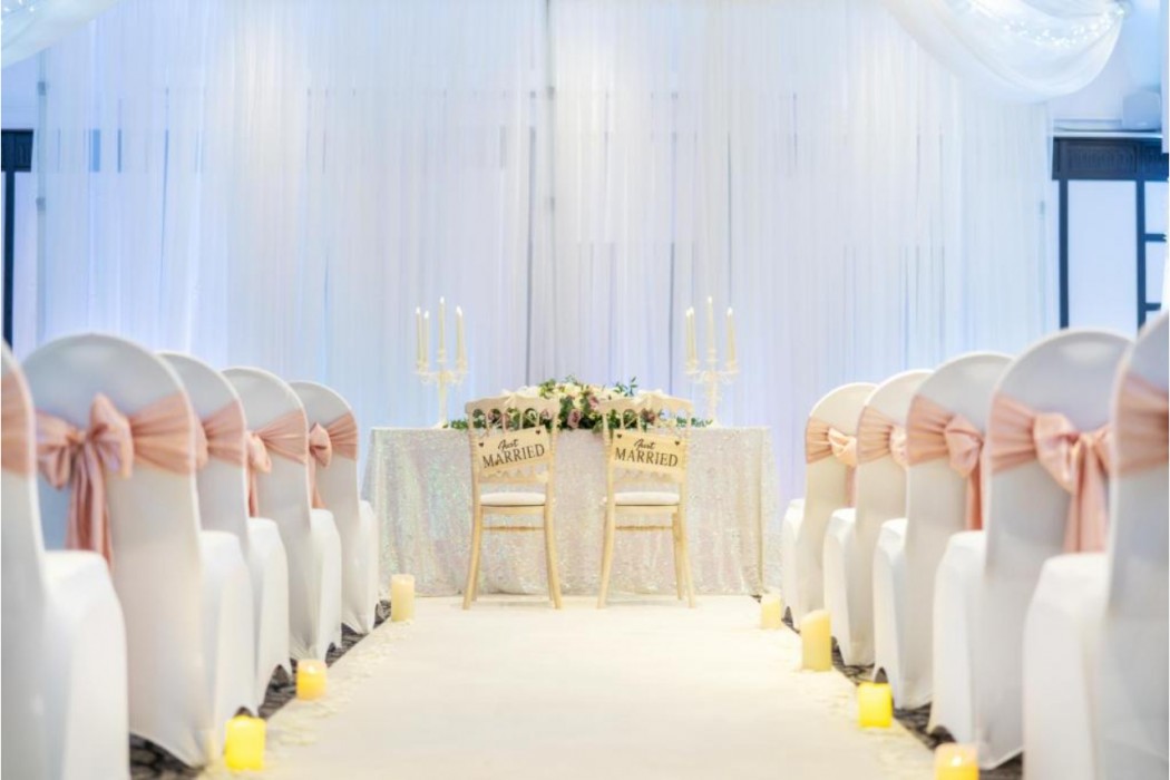 Elite Venue Selection Felbridge - Gatwick 34/75