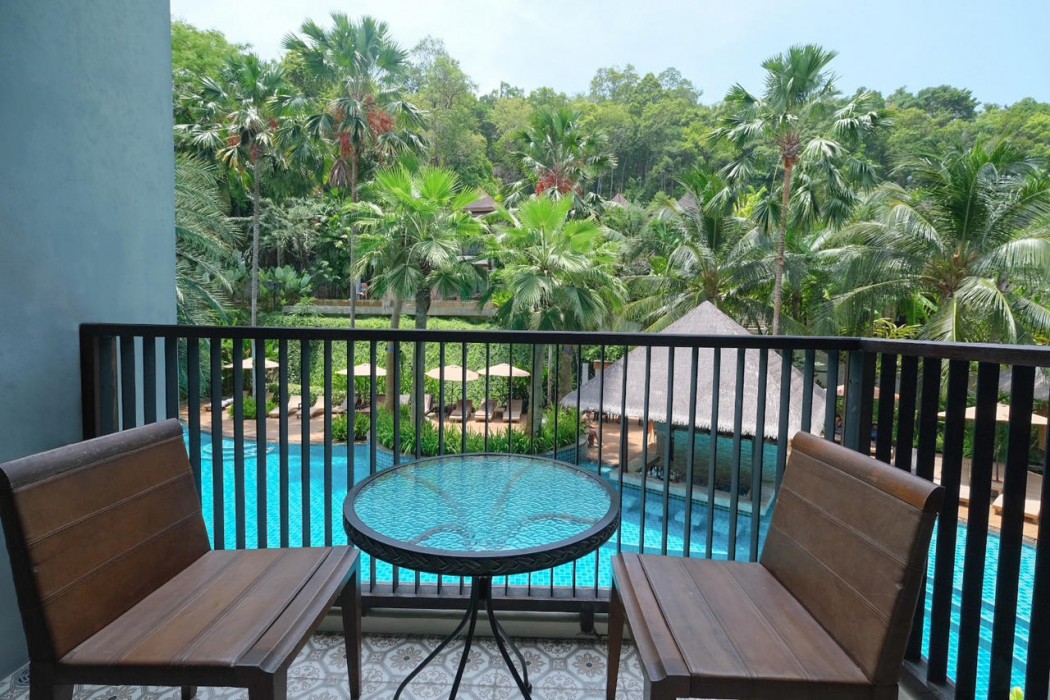 HULA HULA RESORT l truly tropical and fun wellness 22/90