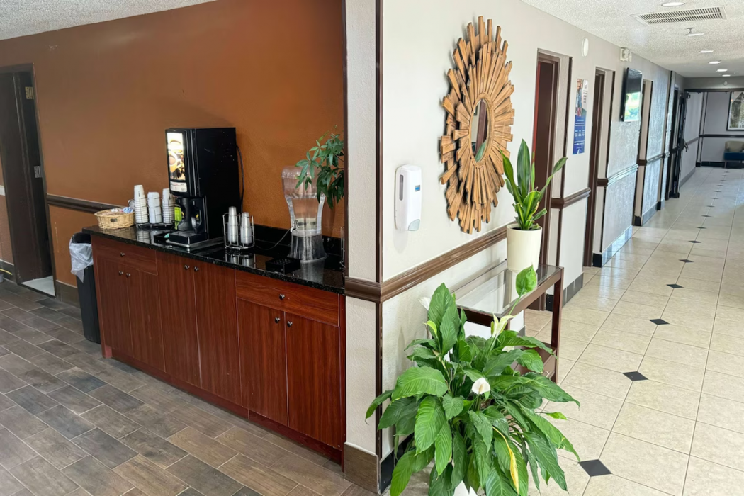 AmericInn by Wyndham Grand Rapids Airport North 28/62