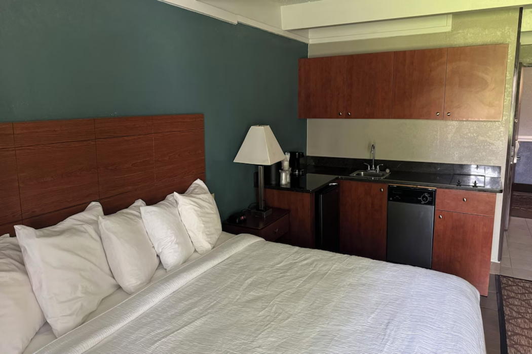 AmericInn by Wyndham Grand Rapids Airport North 17/62