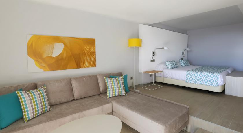 Santa Monica Suites 12/53