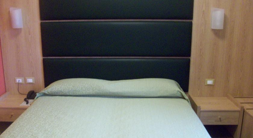 HOTEL MONDIAL 9/63