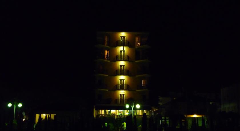 HOTEL MONDIAL 2/63