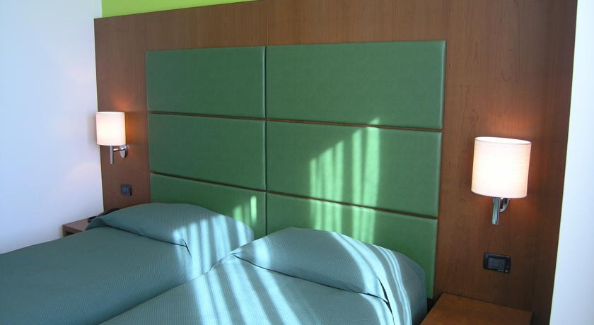 HOTEL MONDIAL 14/63