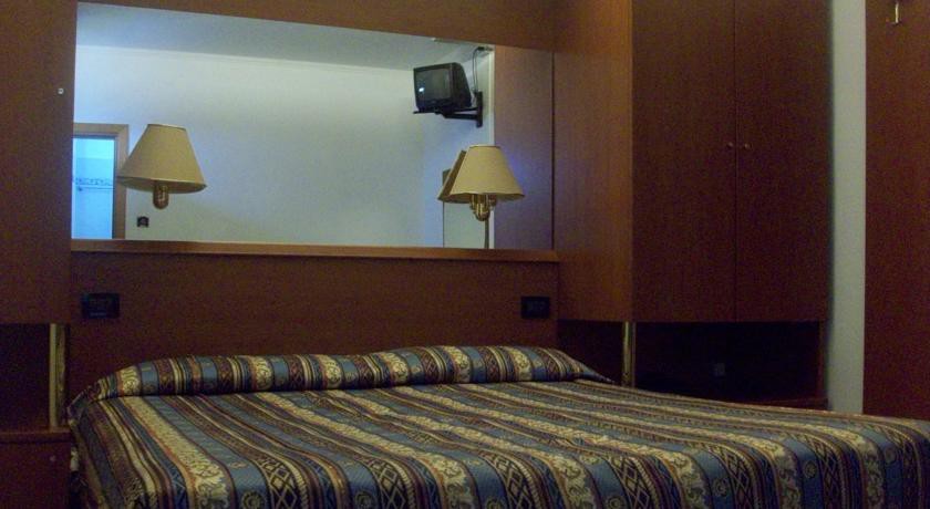 HOTEL MONDIAL 11/63