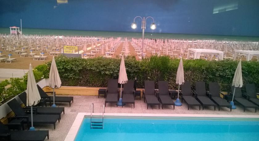 HOTEL MONDIAL 32/63