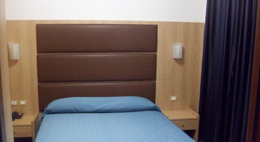 HOTEL MONDIAL 13/63