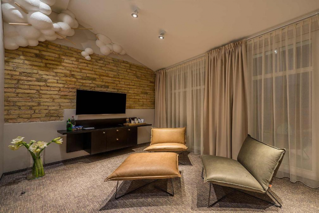 Artagonist Art Hotel 8/37