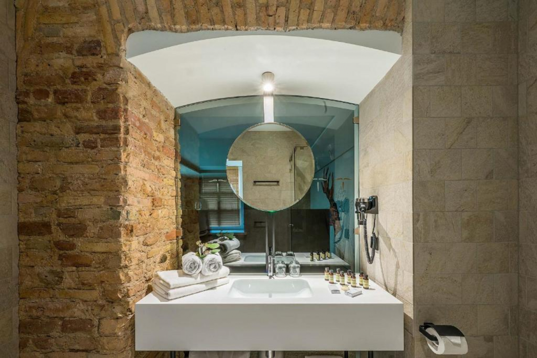 Artagonist Art Hotel 12/37