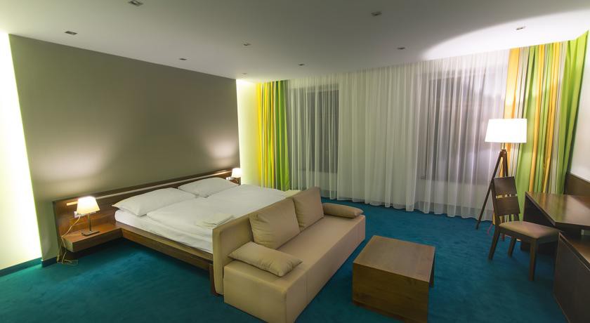 Arkada Hotel 9/56