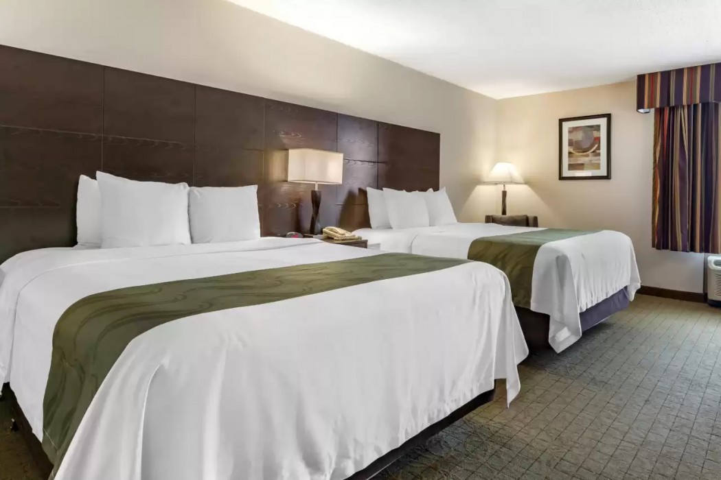Quality Inn & Suites Escanaba North 7/24