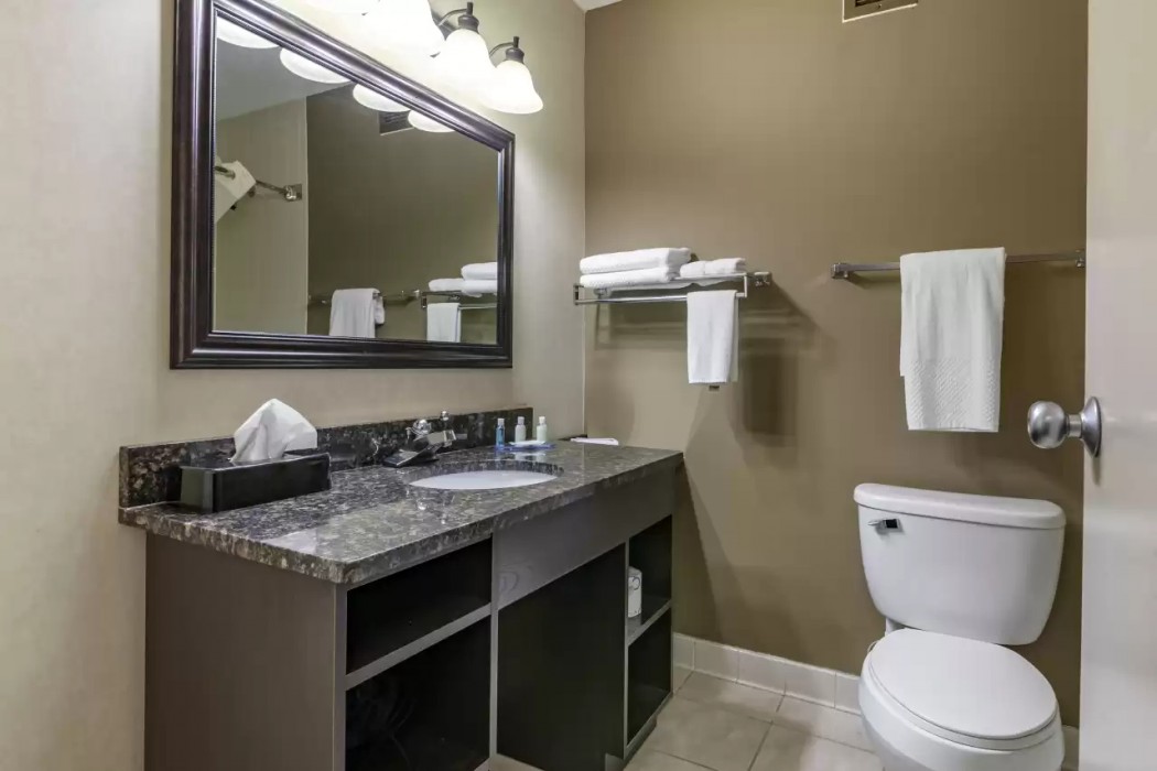 Quality Inn & Suites Escanaba North 10/24
