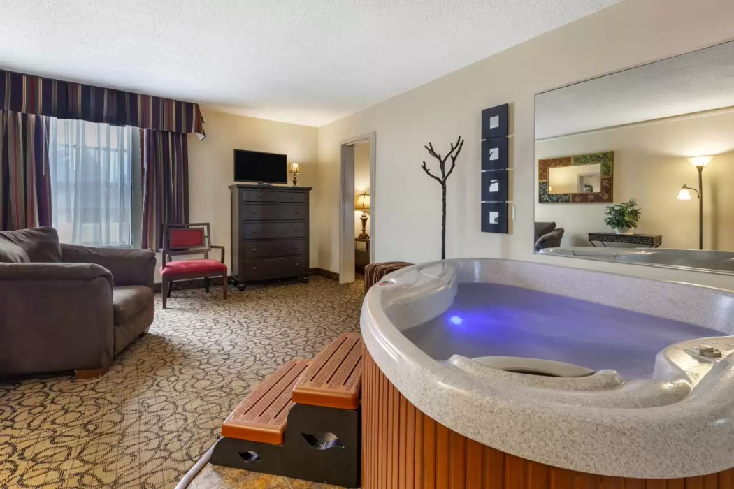 Quality Inn & Suites Escanaba North 9/24