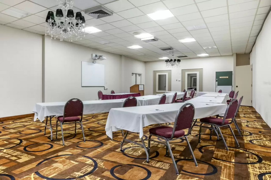Quality Inn & Suites Escanaba North 13/24