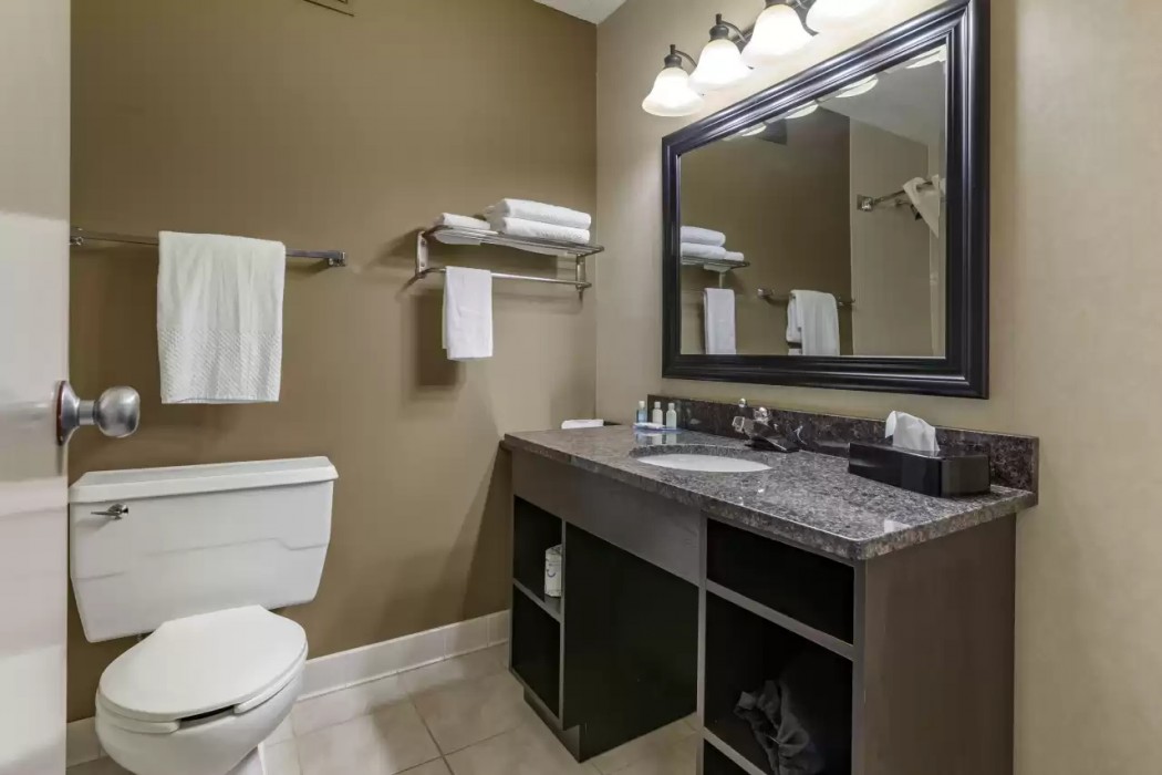 Quality Inn & Suites Escanaba North 11/24