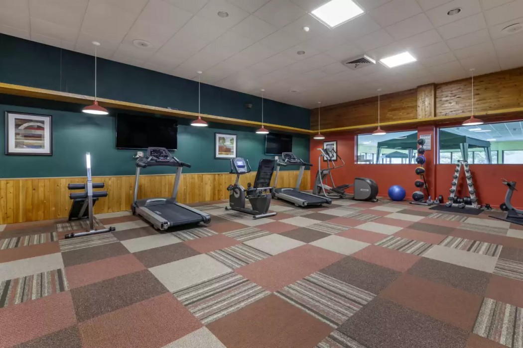 Quality Inn & Suites Escanaba North 16/24