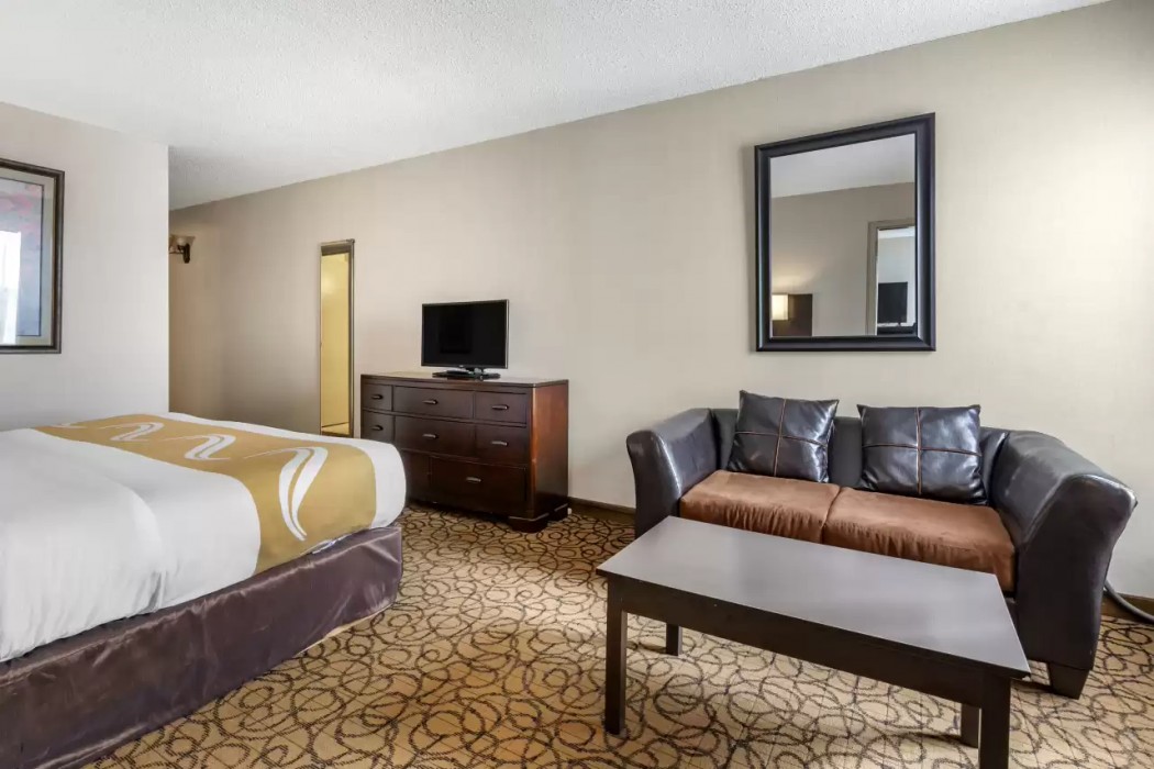 Quality Inn & Suites Escanaba North 8/24