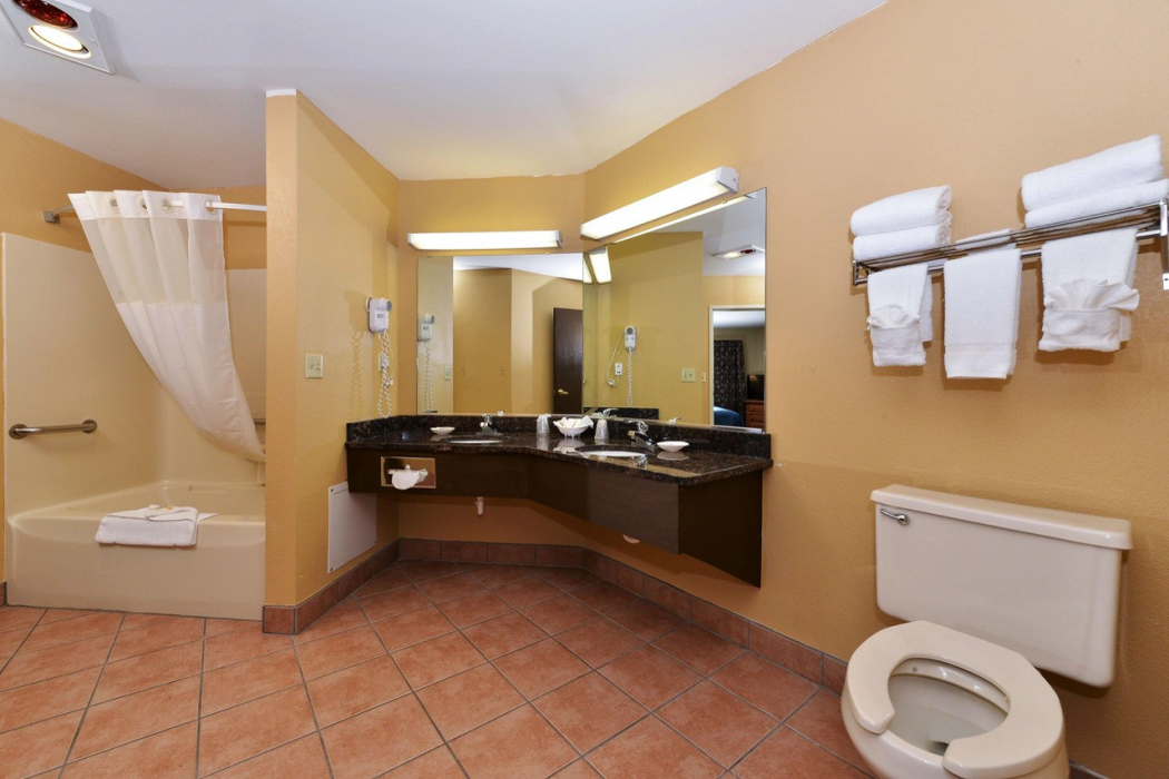 Haven Hotel Shawano WI 13/26