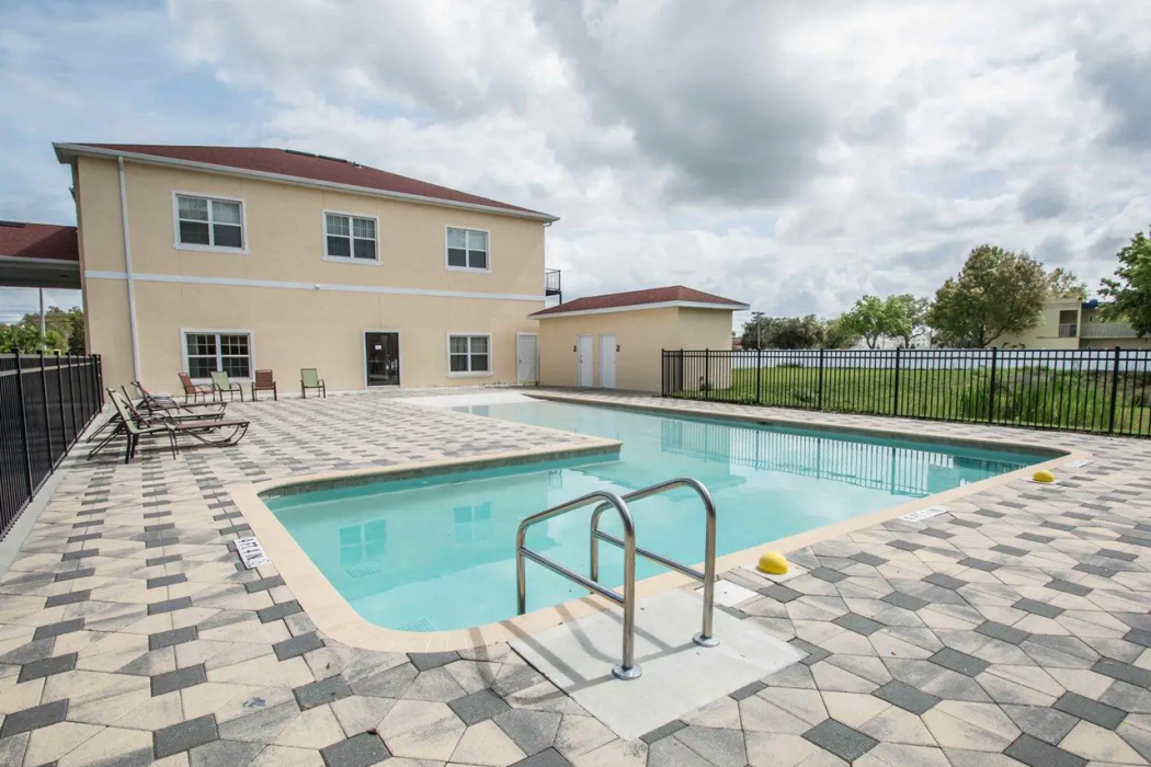 Green Palms Extended Stay 15/23