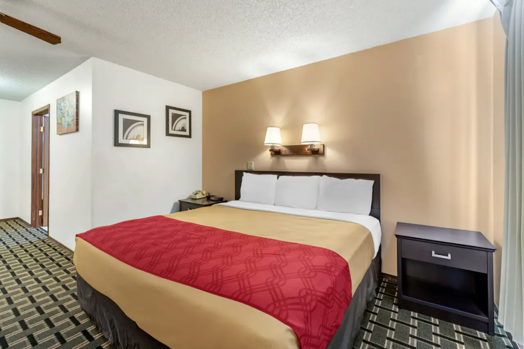 Econo Lodge La Junta CO 5/13