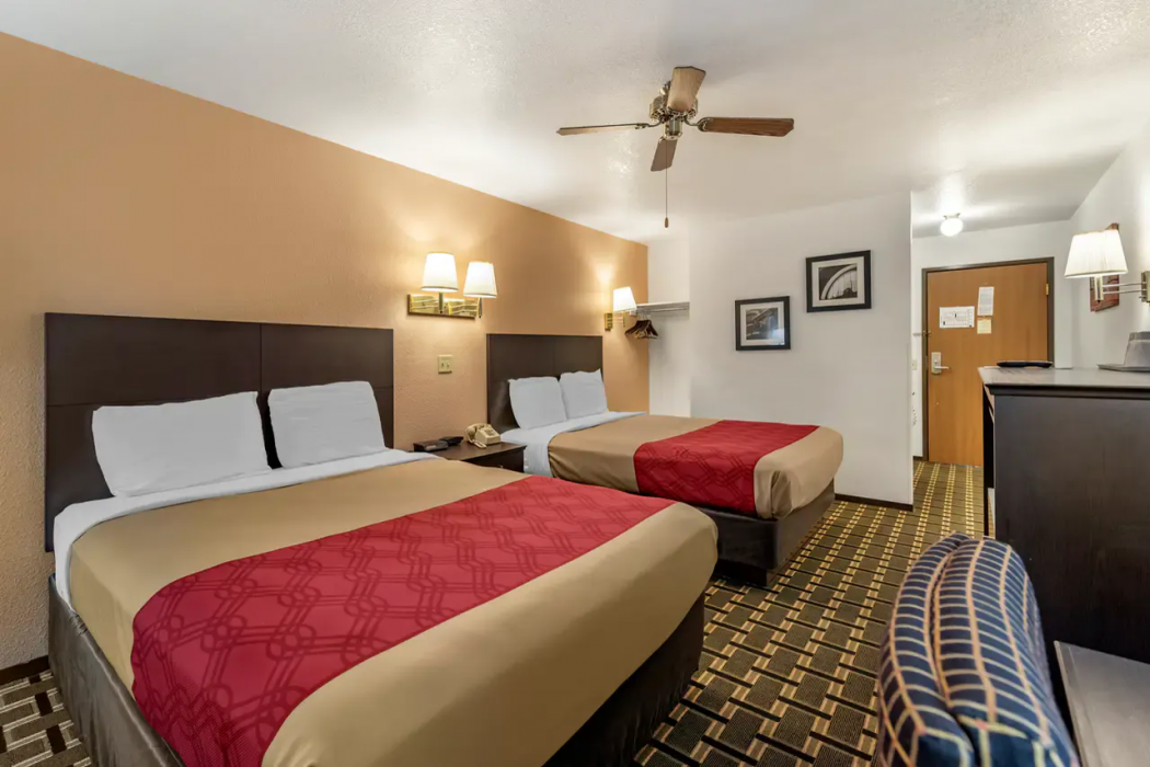 Econo Lodge La Junta CO 10/13