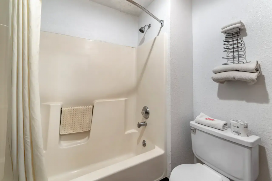 Econo Lodge La Junta CO 11/13