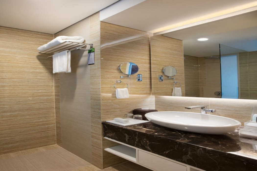 Wyndham Panbil Batam 34/105