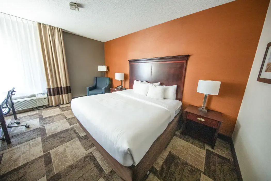 Comfort Inn & Suites Hutchinson KS 11/27