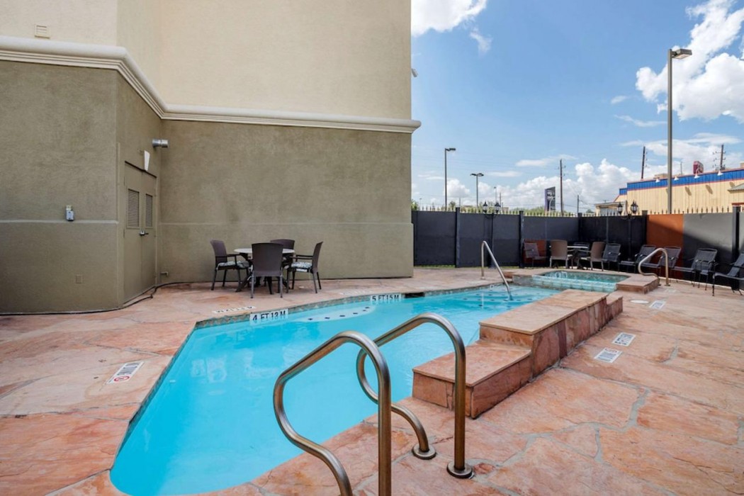 Comfort Suites Houston near Medical Center- NRG Stadium 27/35