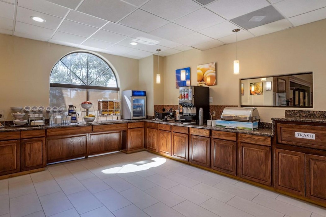 Comfort Suites Houston near Medical Center- NRG Stadium 24/35