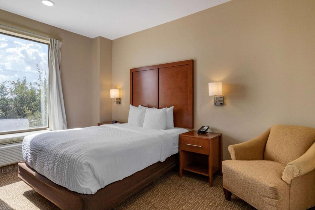 Comfort Suites Houston near Medical Center- NRG Stadium 8/35